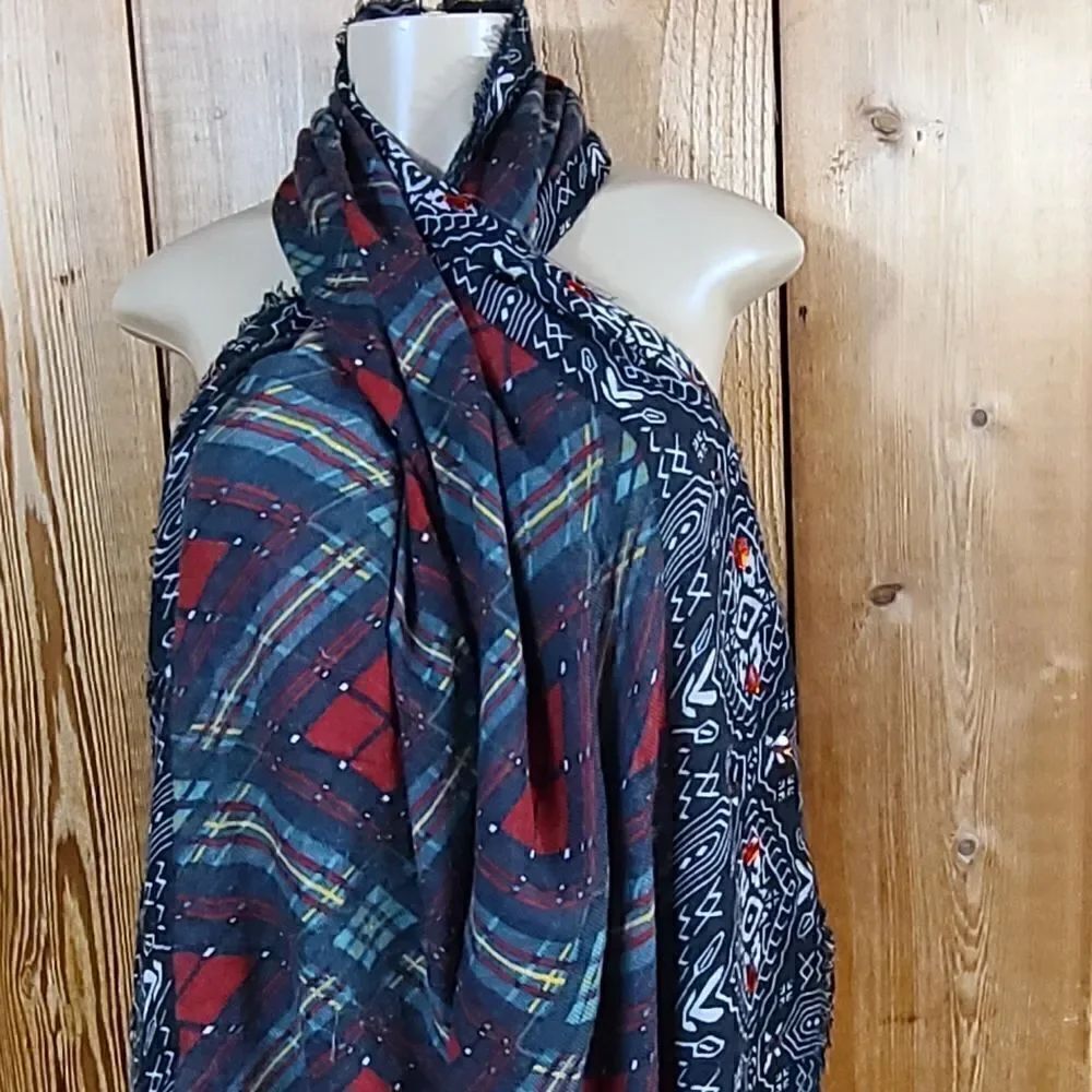 Scarf    - Picture 3 of 3